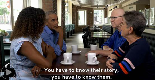 奥巴马夫妇和纪录片《美国工厂》的两位导演的对话场面。