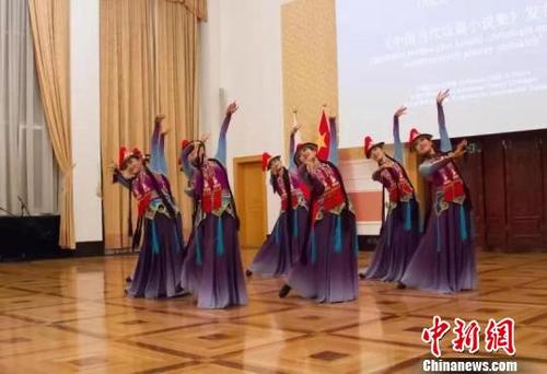 中国侨网图为甘肃张掖市裕固族舞蹈。张掖市文化广电和旅游局提供