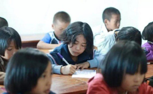 泰北华校的学生在学习。(马来西亚《中国报》/覃福荣 摄)