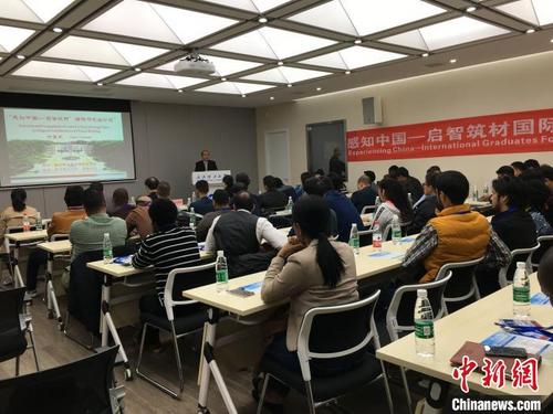 中国侨网论坛活动在武汉理工大学开幕　马芙蓉　摄