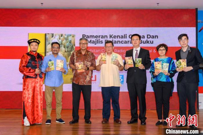 当天活动发布马来语版书籍《带你游西安》和《中国古典智慧故事》等。主办方供稿