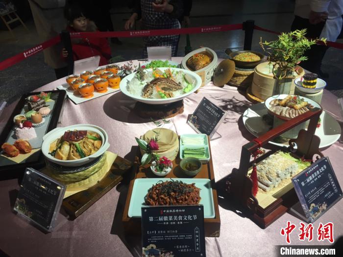 比厨艺吃徽菜品文化安徽黄山举行徽菜美食文化节