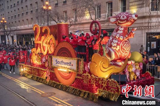 中国侨网当地时间2月8日，一年一度的农历新年大巡游在美国旧金山举办。　刘关关　摄