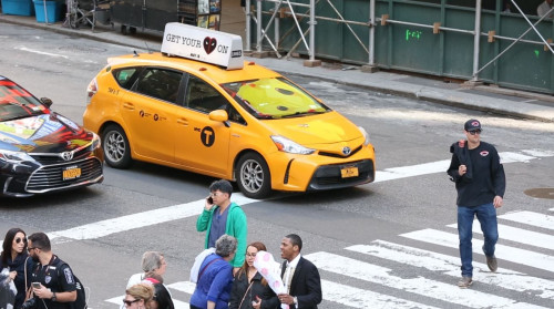 因新型冠状病毒疫情发展，一些纽约市的出租车、网约车司机拒载华裔乘客，遭到市长白思豪和市府部门公开谴责。(美国中文网)