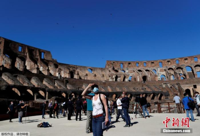 6月1日，意大利首都罗马，罗马斗兽场重新开放。出于防疫原因，参观者在入场时被要求戴上口罩、测量体温并进行手部消毒。