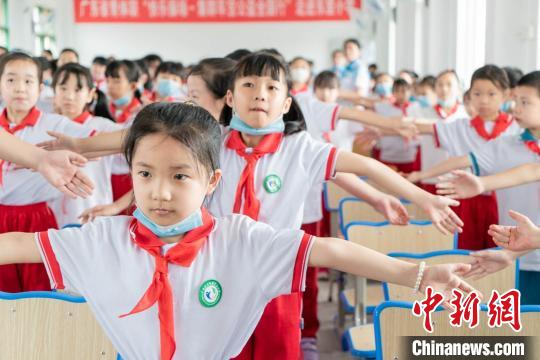 中国侨网现场孩子们的运动环节 主办方供图