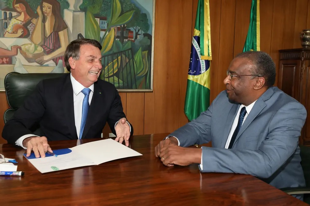 6月26日 博索纳罗与巴西教育部长。