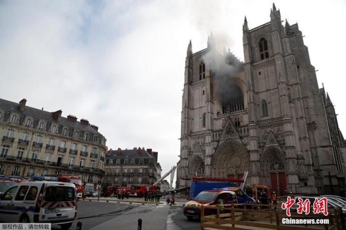 当地时间7月18日，据法新社报道，法国南特市一座哥特式大教堂发生火灾。 中新网 图