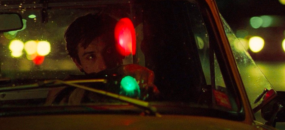 迈克尔·查普曼为《出租汽车司机》设计了大量色彩讲究的电影镜头。