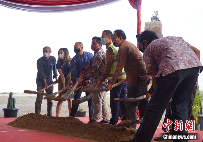 10月5日下午，由中国上海中建海外公司承建的博菱科技印尼小家电产业园项目在印尼三宝垄肯德尔工业园区开工。 赵业保 供图