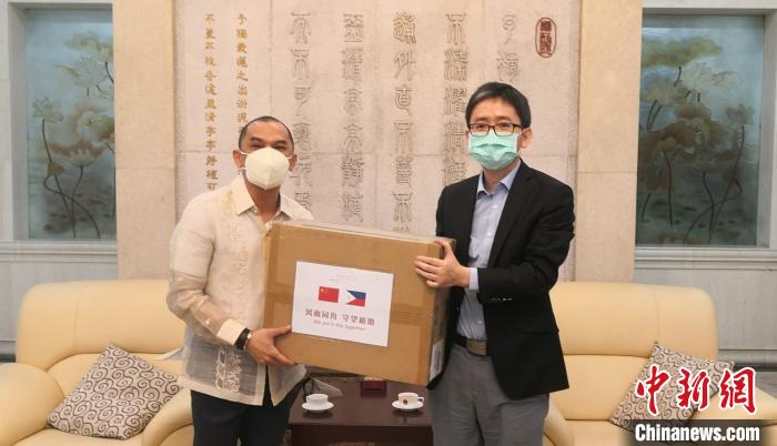 中国驻菲律宾使馆向菲宗教团体捐赠抗疫物资