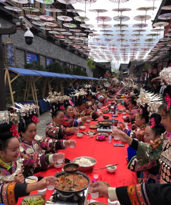 “中国丹寨非遗周”长桌宴