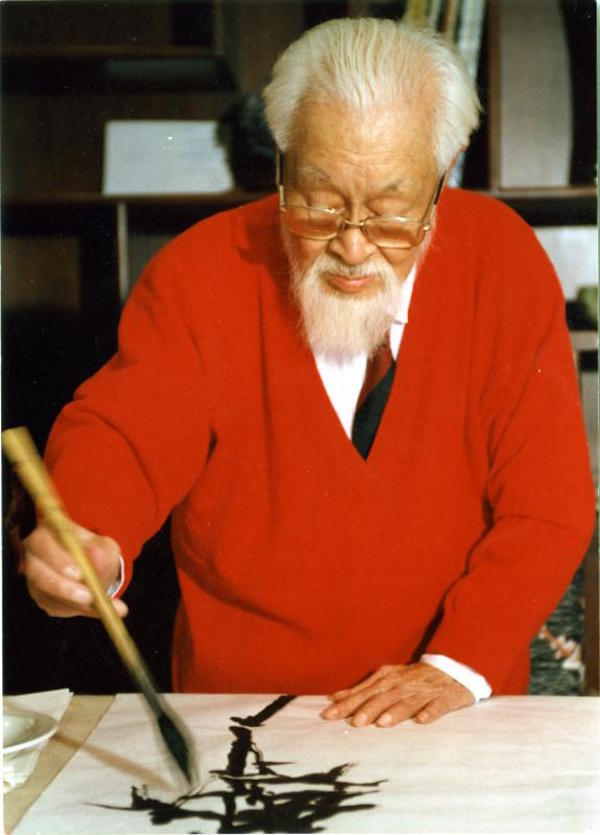1995年5月24日，朱屺瞻在朱屺瞻艺术馆“梅花草堂”作《竹石图》