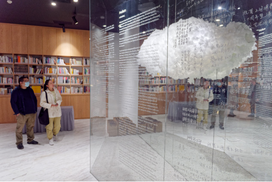 浦东图书馆与金桥碧云美术馆共同创立的当代艺术图书文献馆