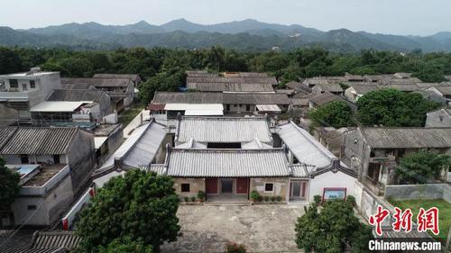 中国侨网戴平万故居位于潮安区归湖镇溪口村。