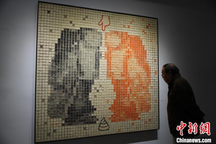 闽籍当代艺术家陈宗光个展“彷宋”在福州展出，吸引观众逛展“打卡”。　彭莉芳 摄