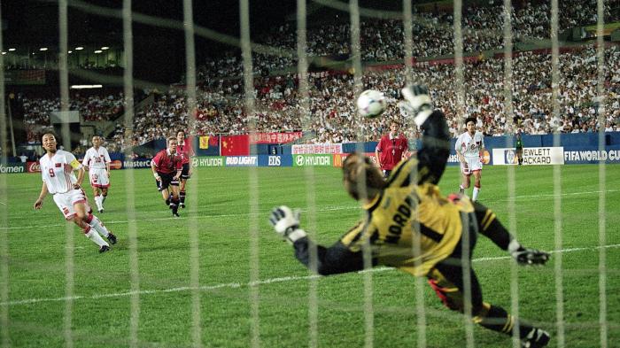 1999年世界杯1/4决赛，孙雯攻破挪威大门。图片来源：国际足联网站