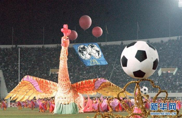 1991年11月16日，首届女足世界杯在广东省广州市天河体育中心体育场开幕。新华社记者姜恩宇摄