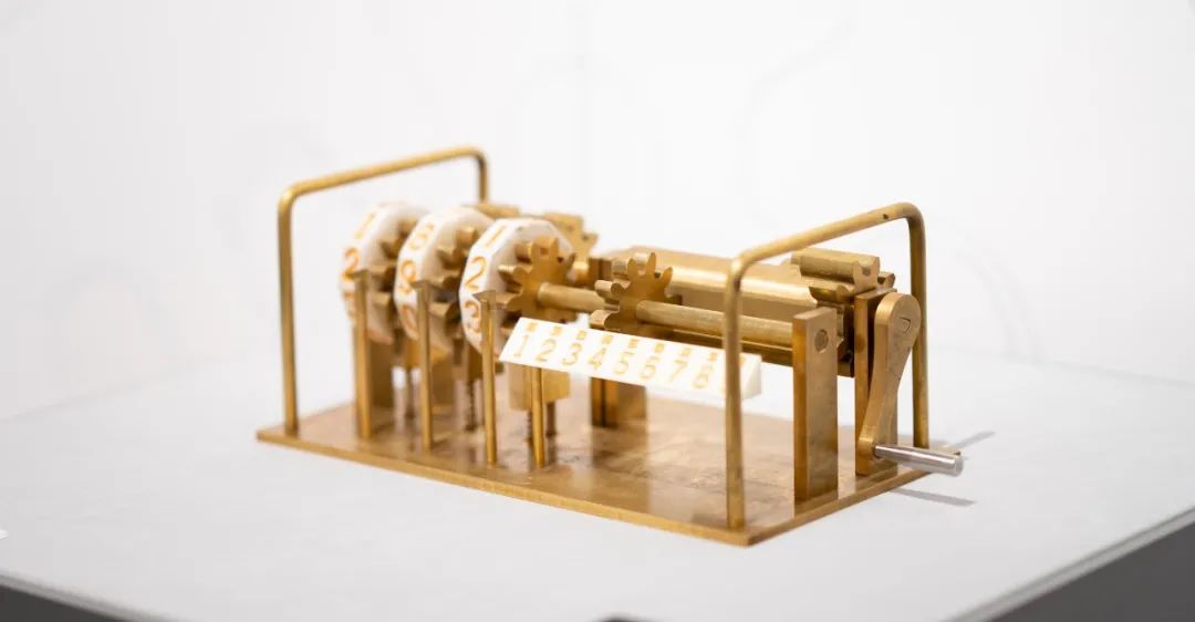 清华大学科学博物馆研究性复原的“莱布尼茨阶梯鼓轮”互动装置