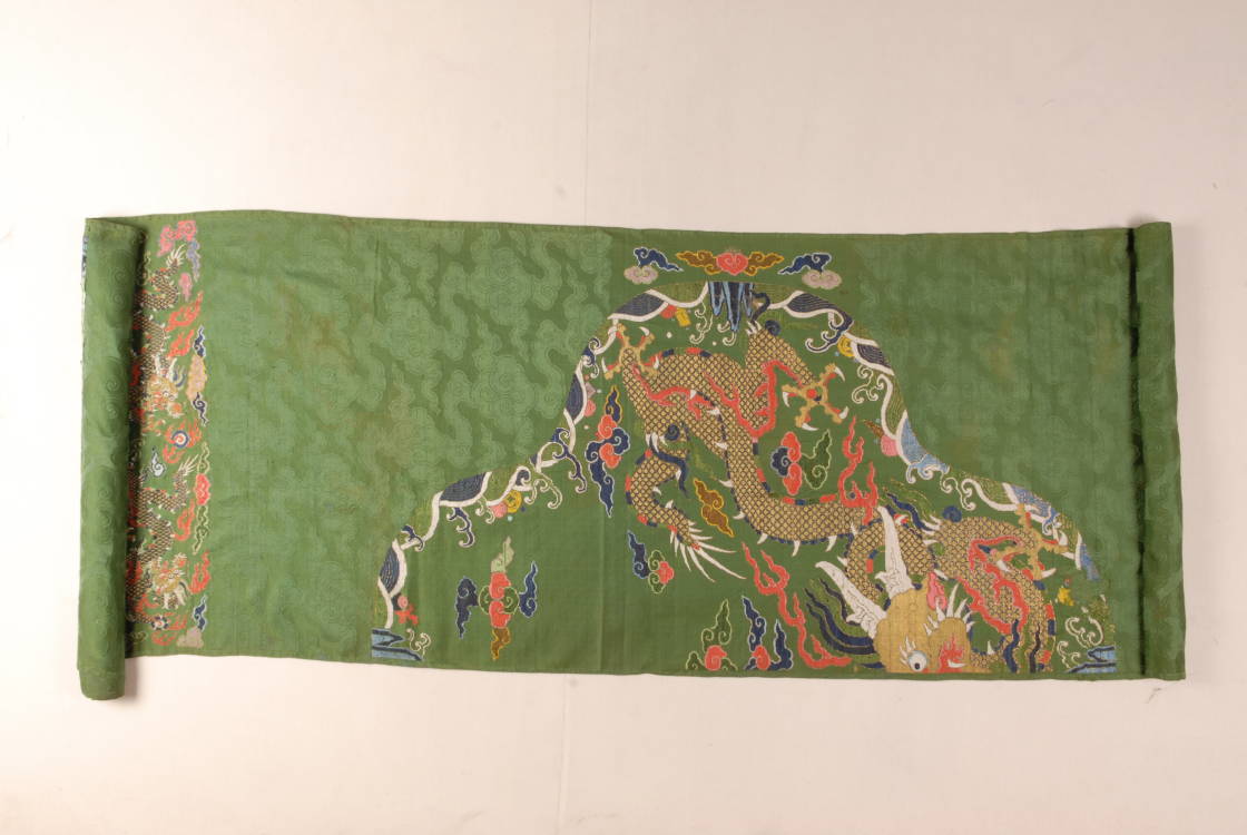 清代绿地妆花蟒缎，18世纪，蚕丝 ©中国丝绸博物馆