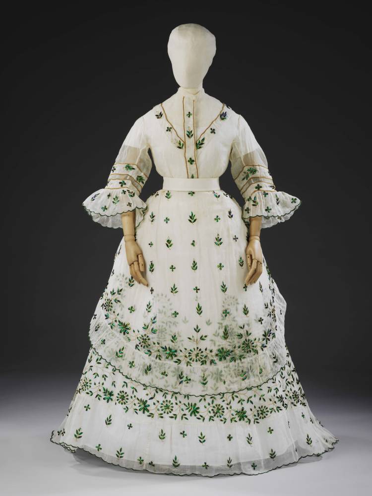 裙装，英国，1868-1869 ©英国V&A博物馆