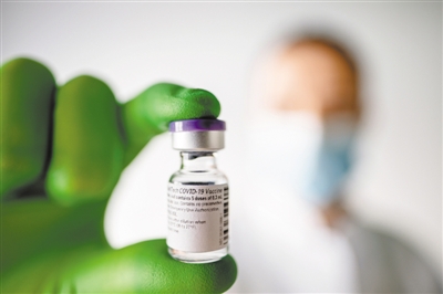 美药管局批准紧急使用辉瑞新冠疫苗。 德国生物新技术公司 供图