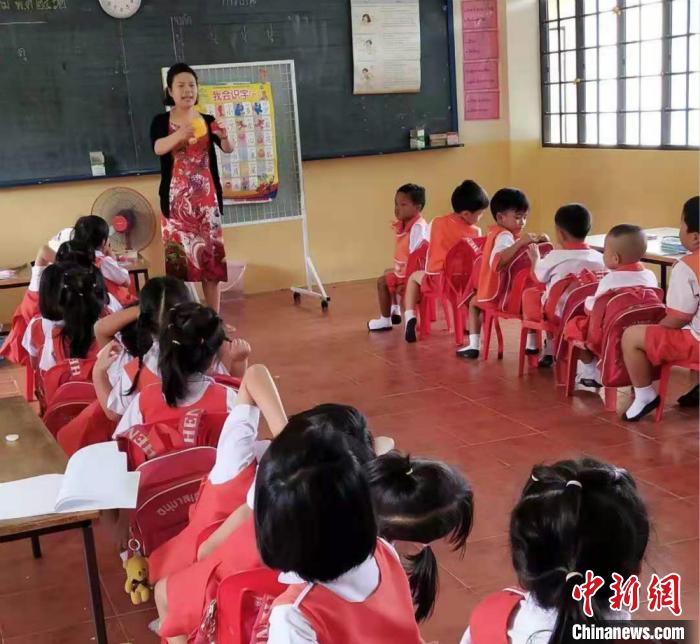 受疫情日趋严重影响，泰国春府晚县兴华学校于2020年年末再次放假停课。此前，章舒燕每周要在校完成17节中文教学。受访者供图
