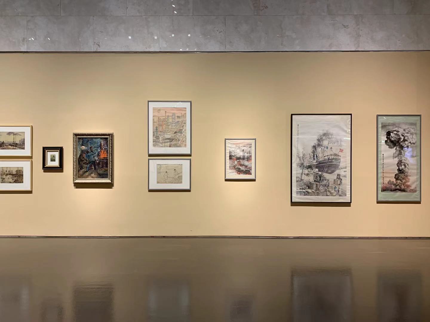 展览现场，吴湖帆、罗中立等不同时代的艺术家共同呈现。