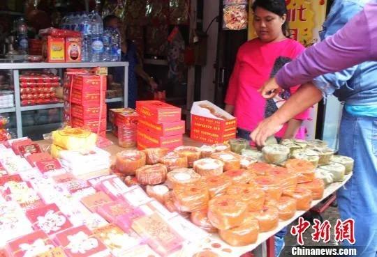 唐人街里售卖的闽南风味的“甜粿”。林永传 摄