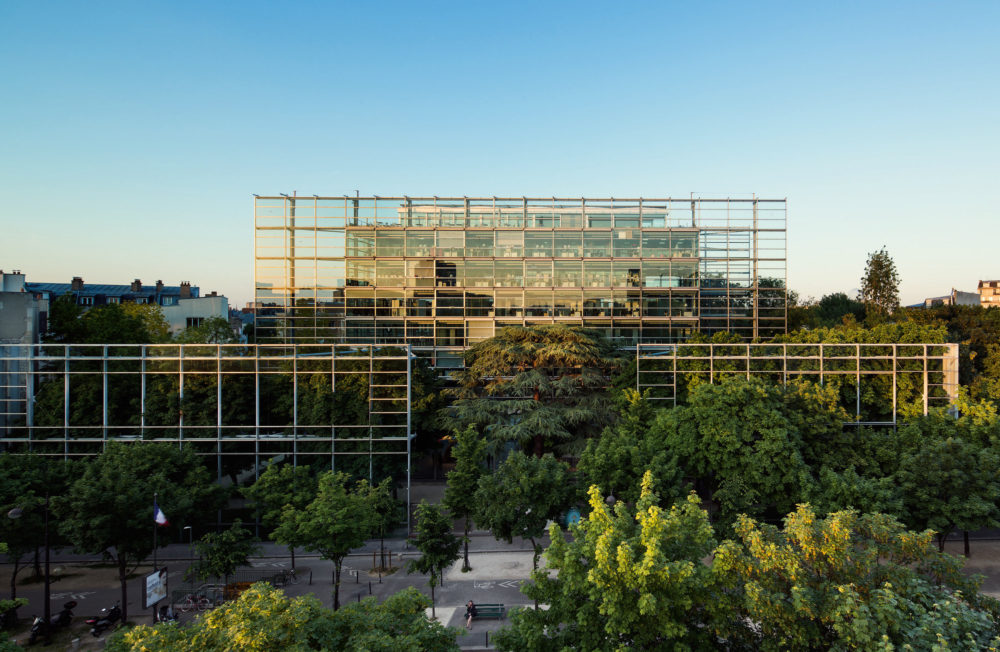 巴黎卡地亚当代艺术基金会，建筑设计同样来自让·努维尔