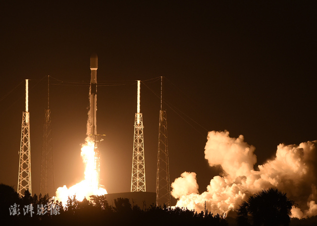 当地时间2021年2月15日，美国佛罗里达州卡纳维拉尔角，猎鹰9号（Falcon 9）运载火箭搭载60颗星链(Starlink) 互联网卫星发射升空。图片来源： 澎湃影像