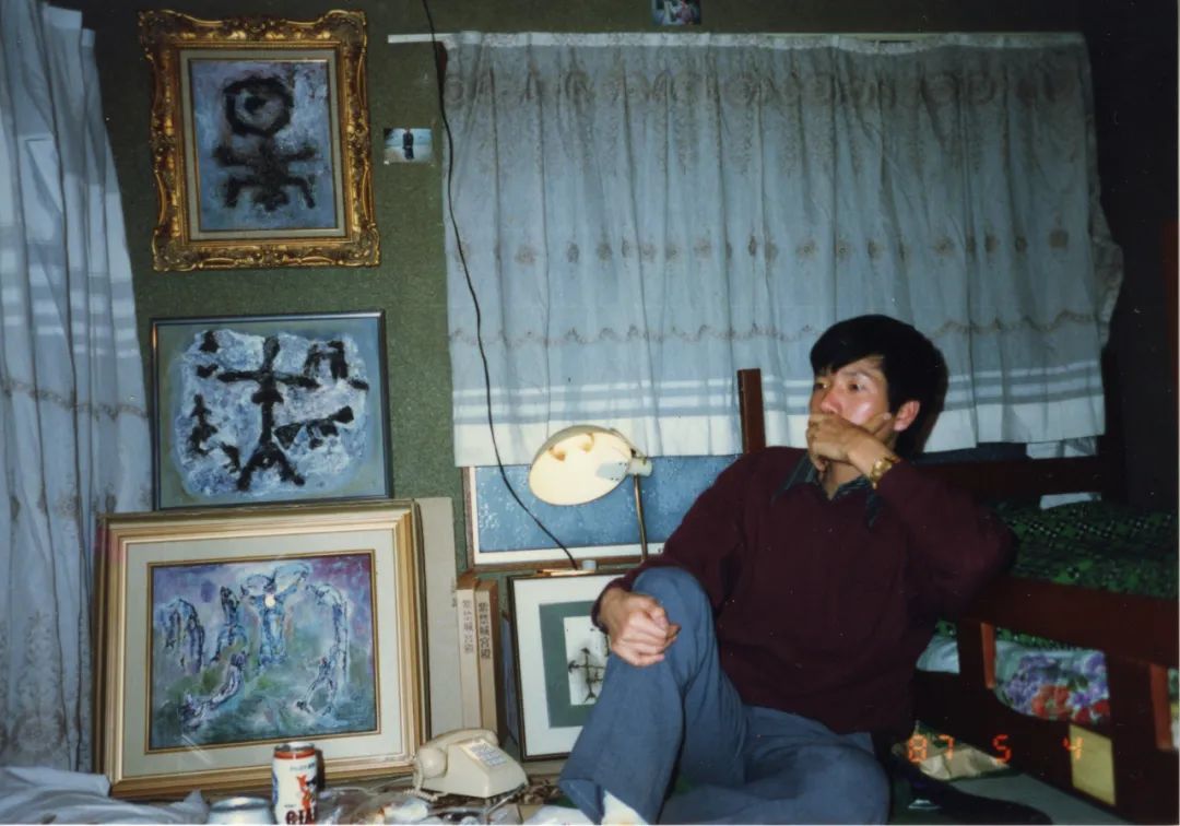 蔡国强在日本家中，1987年 。吴红虹摄