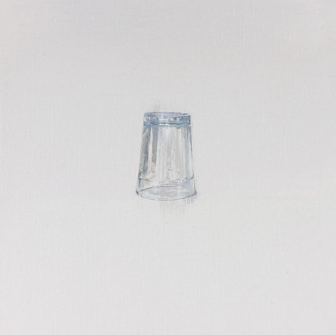 鲁丹，《玻璃杯》，布面油画，50x50cm，2017（周围艺术画廊提供）
