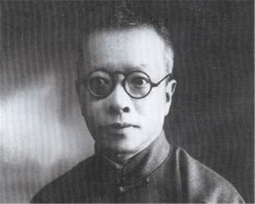 民国时期，钱玄同在《中国今后之文字问题》中，曾激进地呼吁废除汉语和字，改用拼音文字