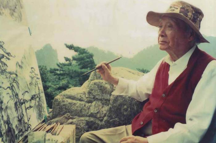 1988年，93岁的刘海粟第10次登黄山挥毫泼墨。