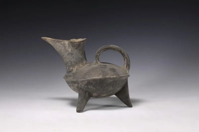 黑陶鬶 新石器时代大汶口文化 山东省博物馆藏
