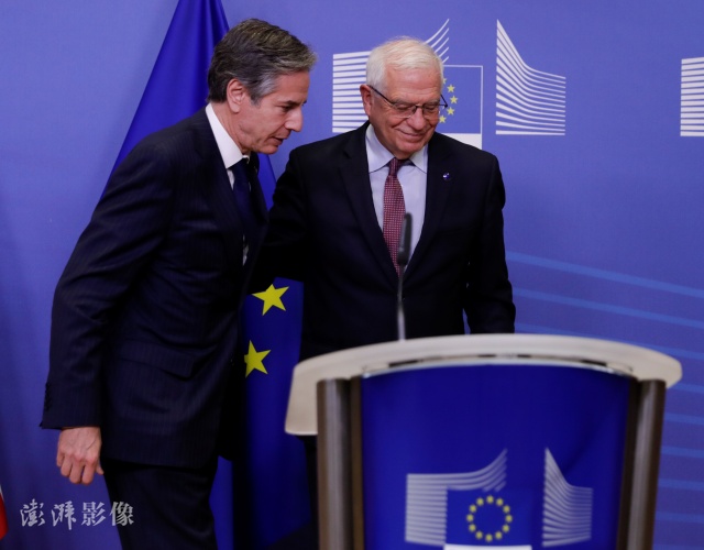 当地时间2021年3月24日，比利时布鲁塞尔，美国国务卿安东尼-布林肯（左）和欧盟外交与安全政策高级代表兼欧委会副主席博雷利一起出席新闻发布会。 图片来源：澎湃影像