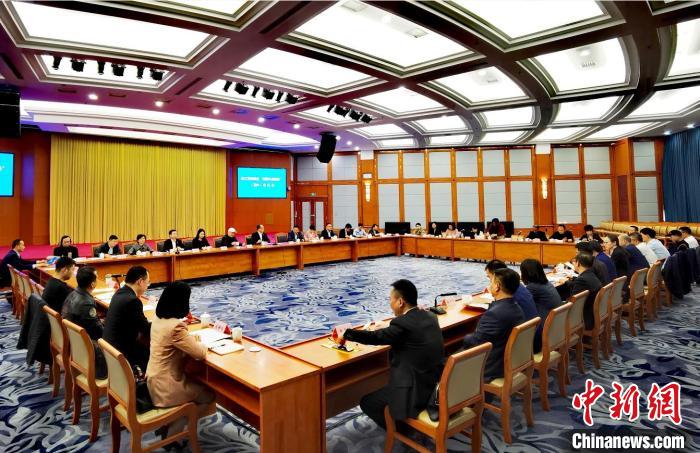 侨企座谈会。 王丽荣 摄 侨企座谈会。 王丽荣 摄