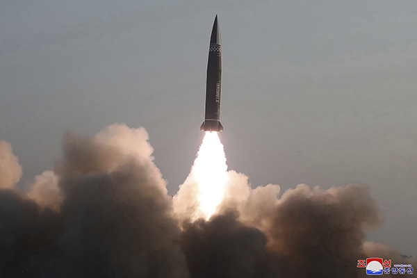 朝鲜25日进行新型战术制导导弹试射。人民视觉  图