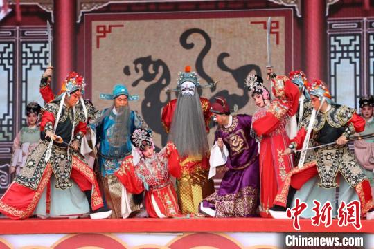 中国侨网2020年9月，春绿陇原文艺惠民演出举行。（资料图） 甘肃省文旅厅供图