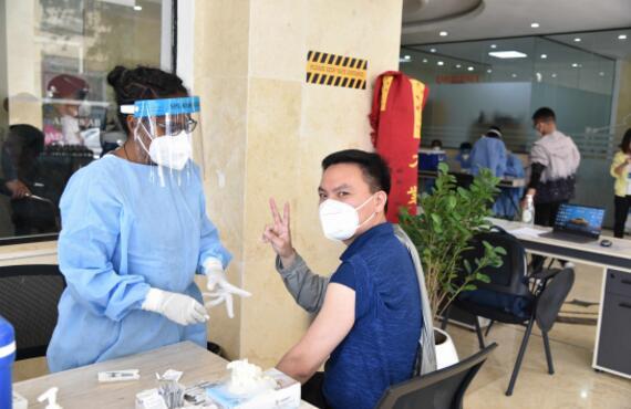 中国公民在埃塞俄比亚接种国产新冠肺炎疫苗(领事直通车)