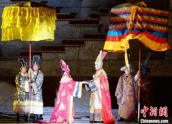 4月10日晚，《文成公主》藏文化大型史诗剧第九季在拉萨开演。　冉文娟 摄