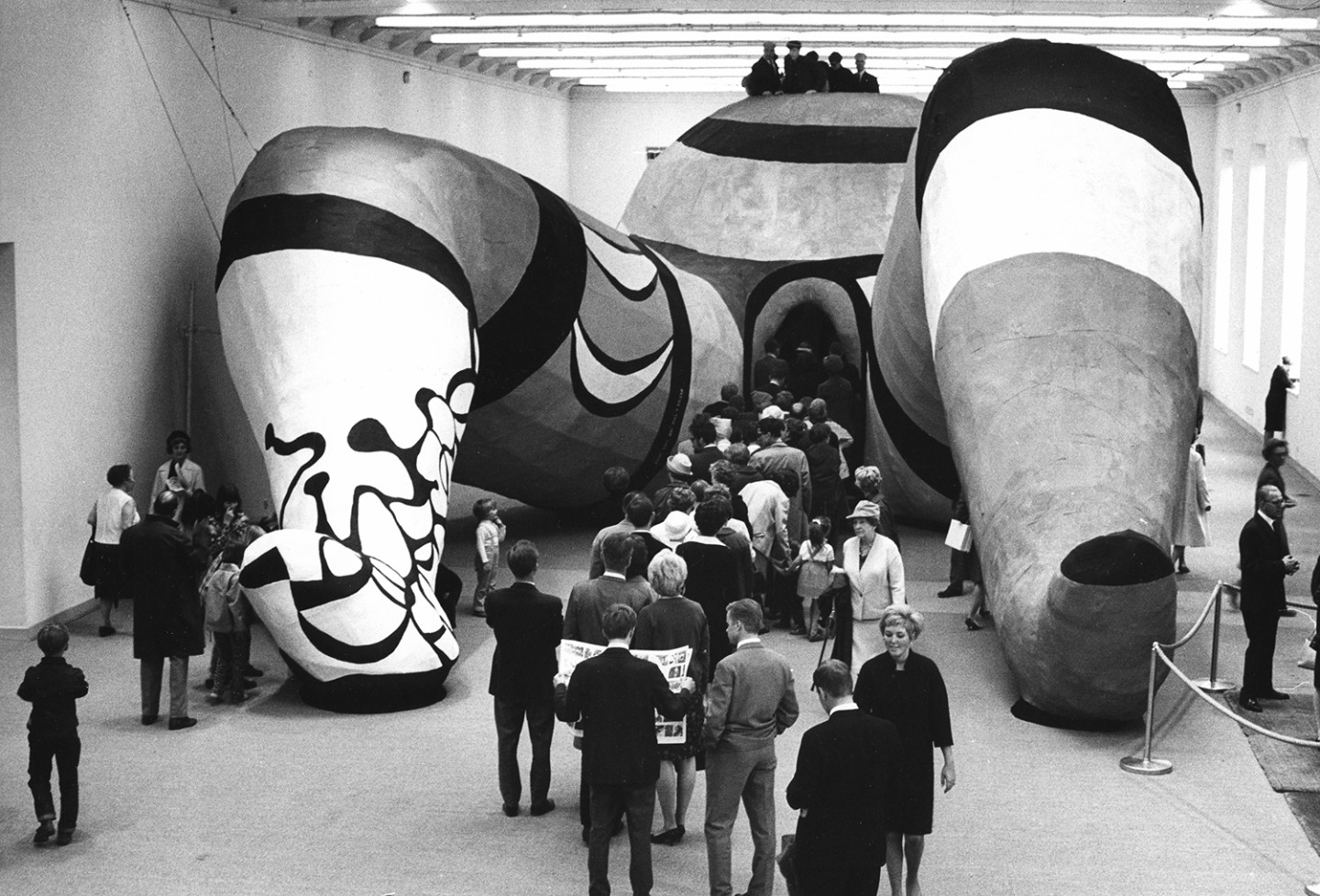 1966年，瑞典斯德歌尔摩现代博物馆展览，《她（Hon）》