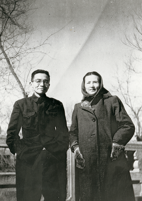 20世纪50年代初，梁思成、林徽因在清华园