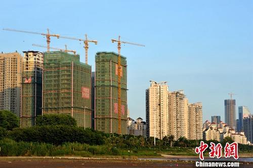 资料图：正在建设中的房地产楼盘。<a target='_blank'  data-cke-saved-href='http://www.chinanews.com/' href='http://www.chinanews.com/'>中新社</a>记者 张斌 摄