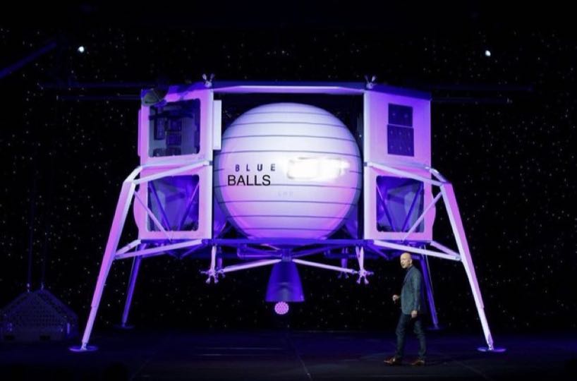 马斯克发布在社交媒体上的图片，着陆器名称“蓝月”被改成“蓝气球”。