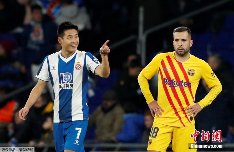 资料图：2019-20赛季，西班牙人与西甲豪门巴萨的同城德比大战中，武磊在第88分钟破门，打入中国球员对阵巴萨的首粒进球，帮助球队绝平。