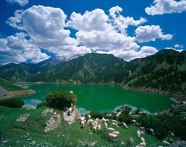 国内9个绝美湖泊，美到不敢相信自己的眼睛！
