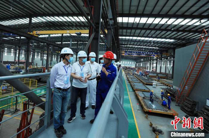 海外华文媒体代表探访中国五冶(成都)建筑科技产业园。　王磊 摄