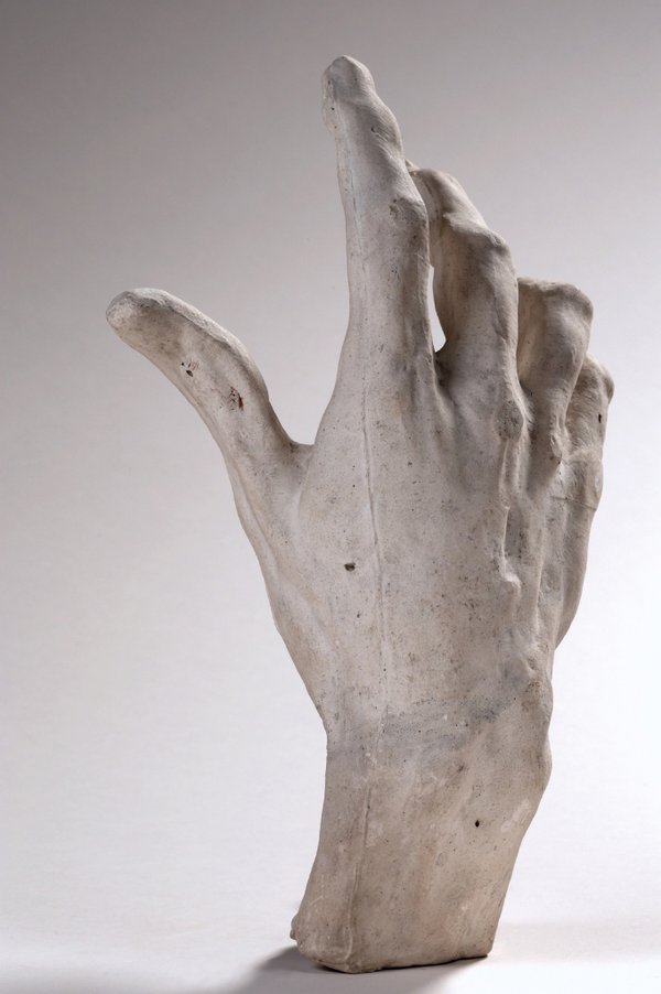 罗丹制作的手部雕塑